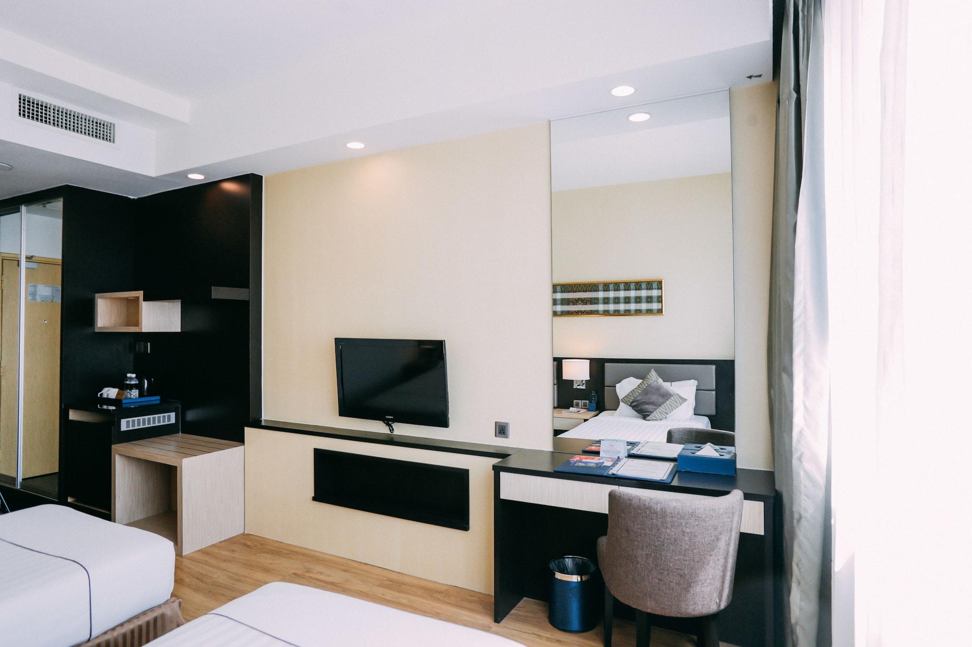 Hotel Granada Johor Bahru Bagian luar foto