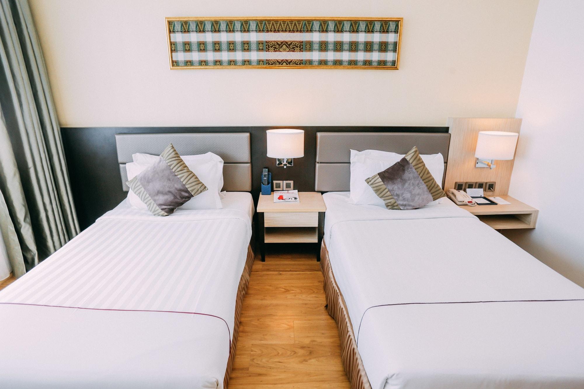 Hotel Granada Johor Bahru Bagian luar foto