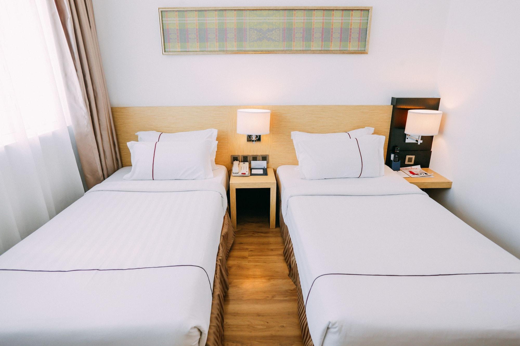 Hotel Granada Johor Bahru Bagian luar foto