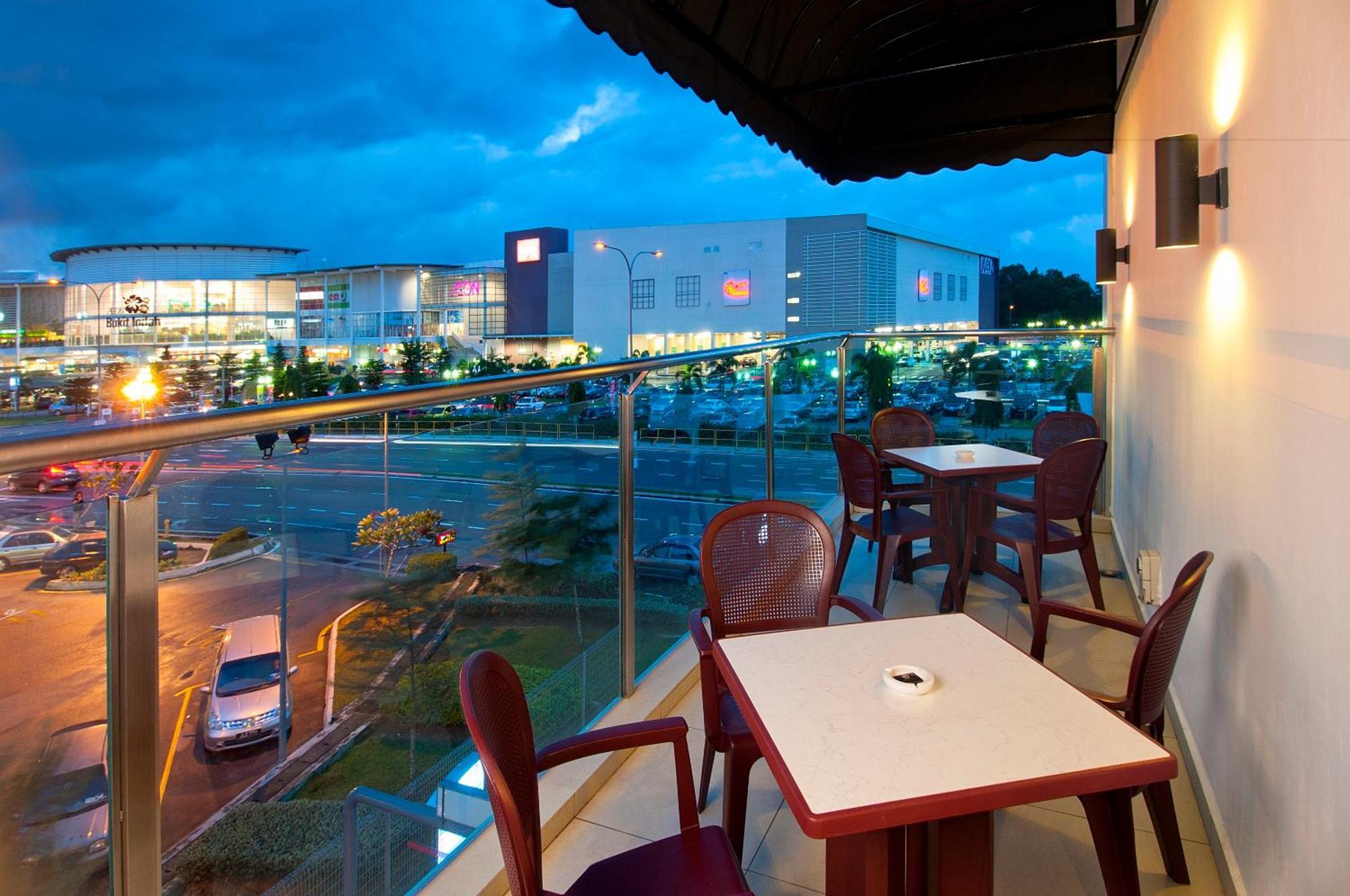Hotel Granada Johor Bahru Bagian luar foto