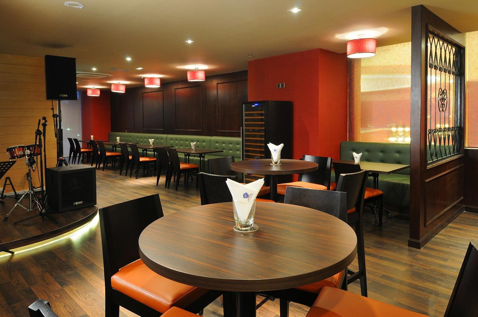 Hotel Granada Johor Bahru Bagian luar foto