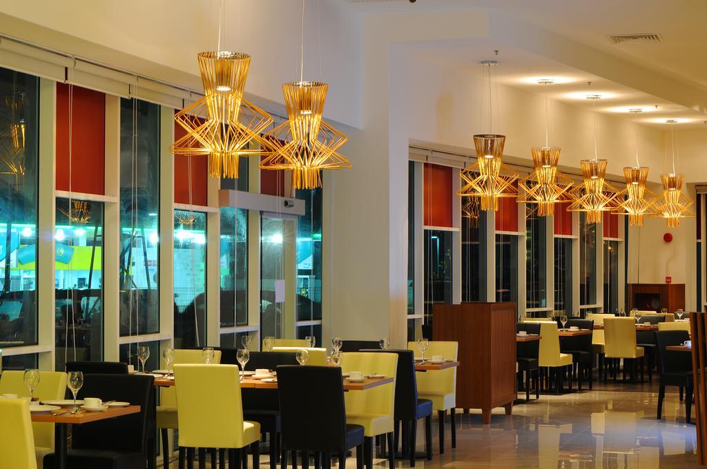 Hotel Granada Johor Bahru Bagian luar foto