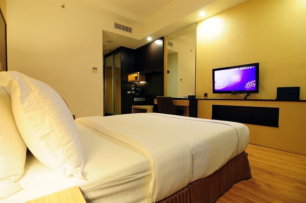 Hotel Granada Johor Bahru Bagian luar foto