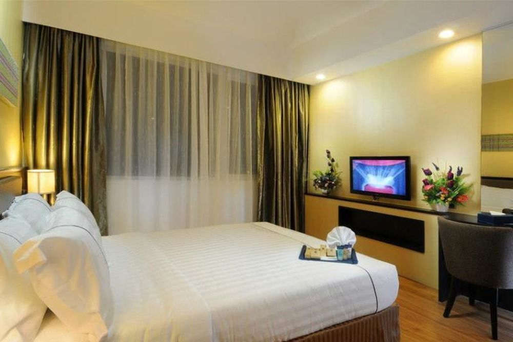 Hotel Granada Johor Bahru Bagian luar foto