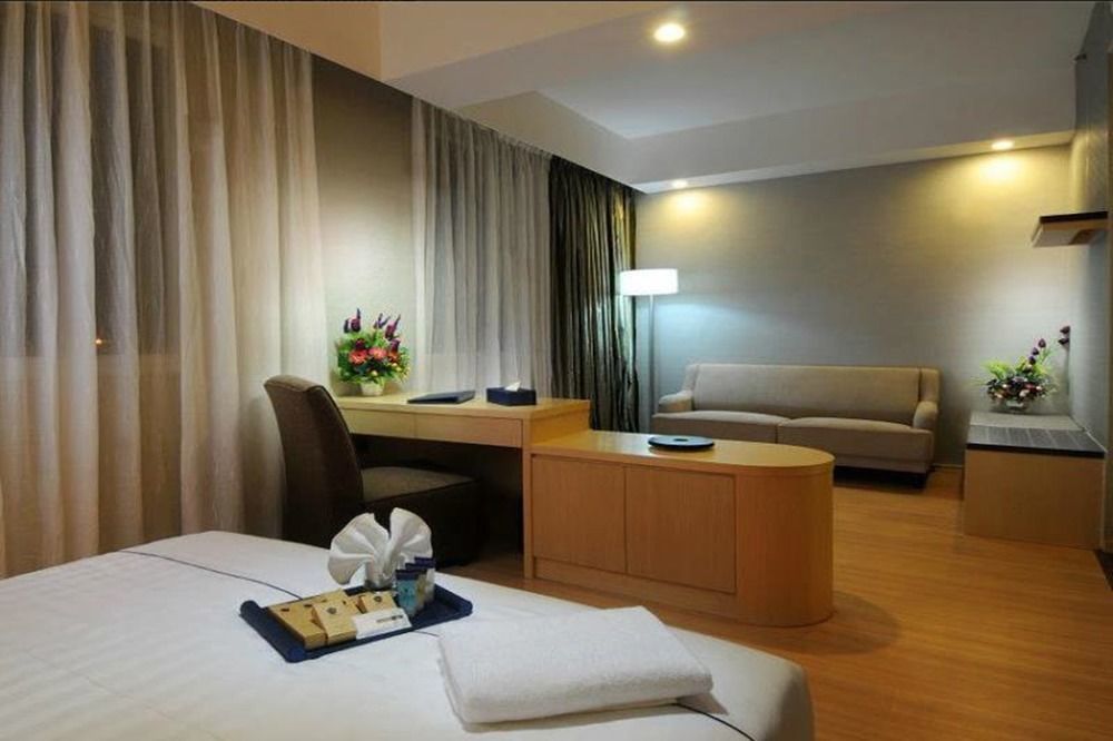 Hotel Granada Johor Bahru Bagian luar foto