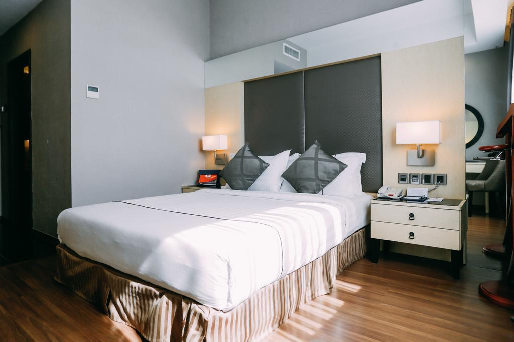 Hotel Granada Johor Bahru Bagian luar foto