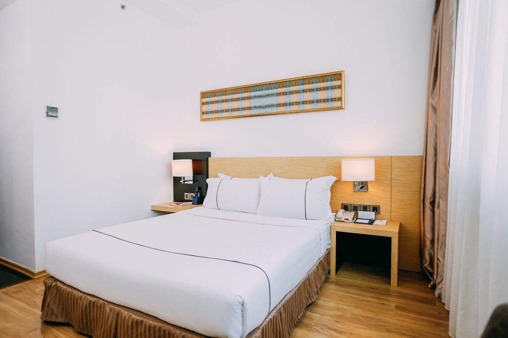 Hotel Granada Johor Bahru Bagian luar foto