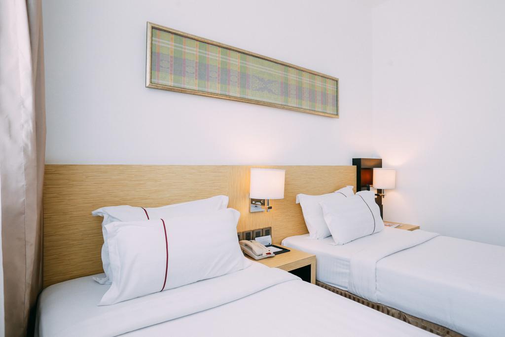 Hotel Granada Johor Bahru Bagian luar foto